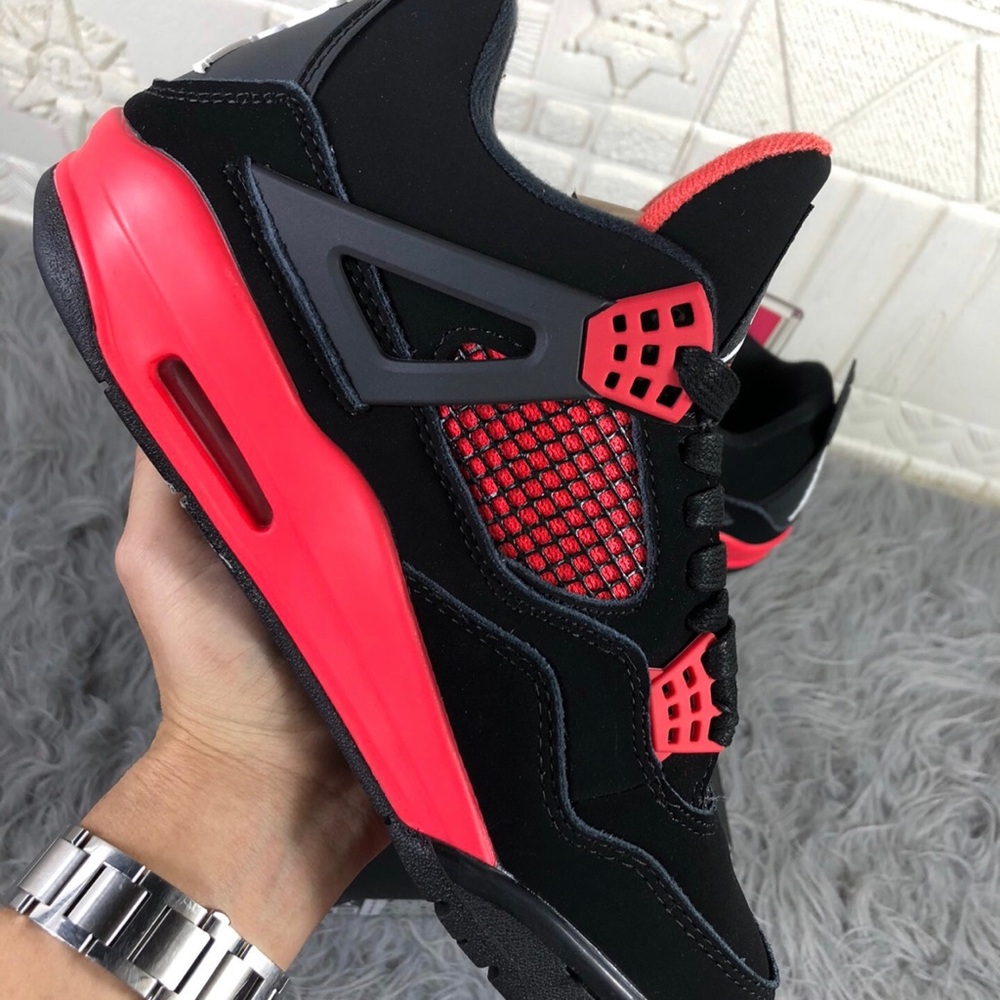 Jordan Men's Black and Red Retro Sneakers